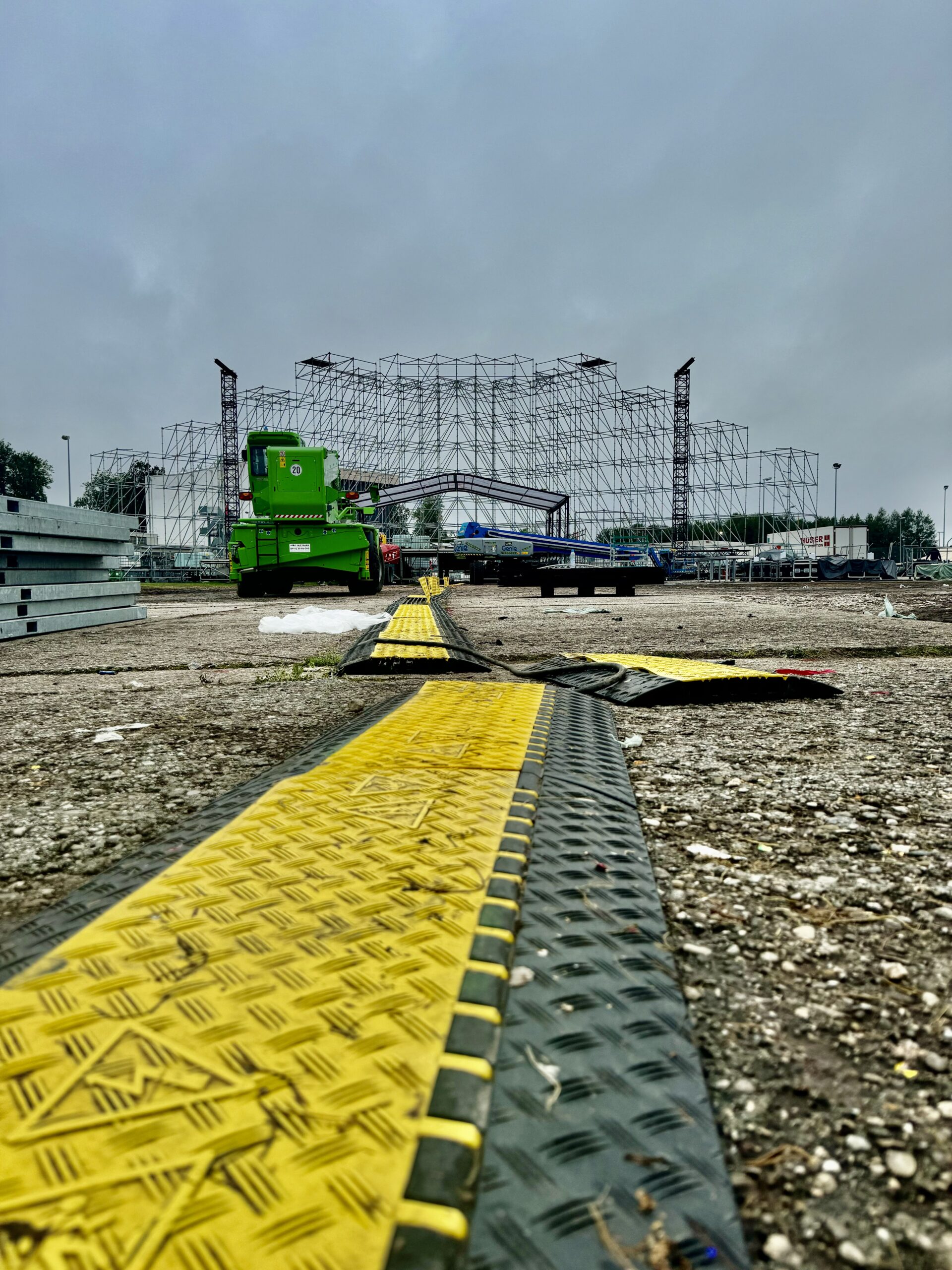 Event structure under construction